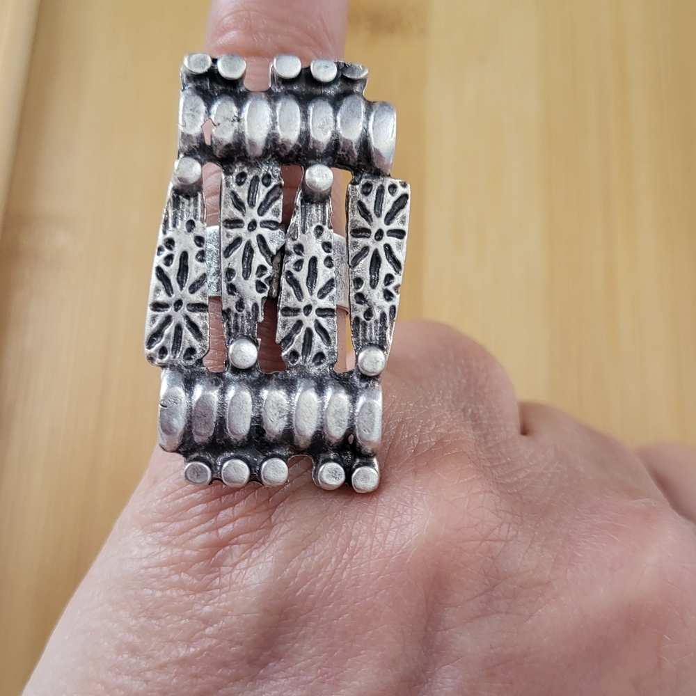 Floral Pattern Antique Silver-Color Statement Ring